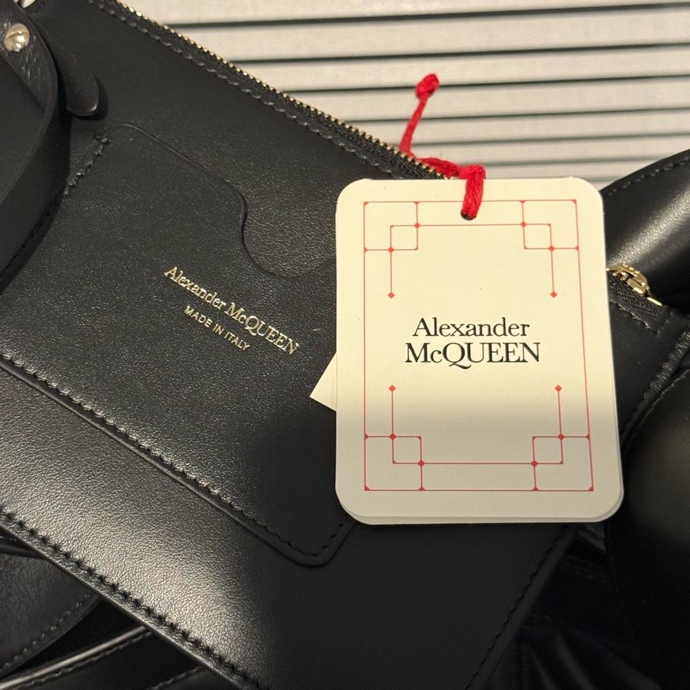 💯% AUTHENTIC ALEXANDER MCQUEEN BAG - Picture 8 of 12